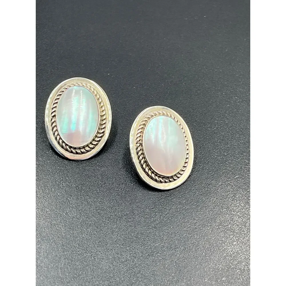 Rew Dinah‎ Richard Edward Wiley Sterling Silver Oval Mother of Pearl Earrings